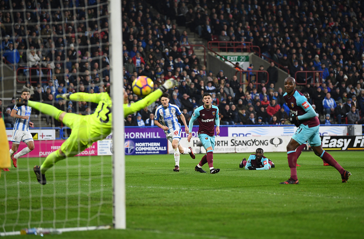 沙尔克主场战平对手，艰难拿下一分