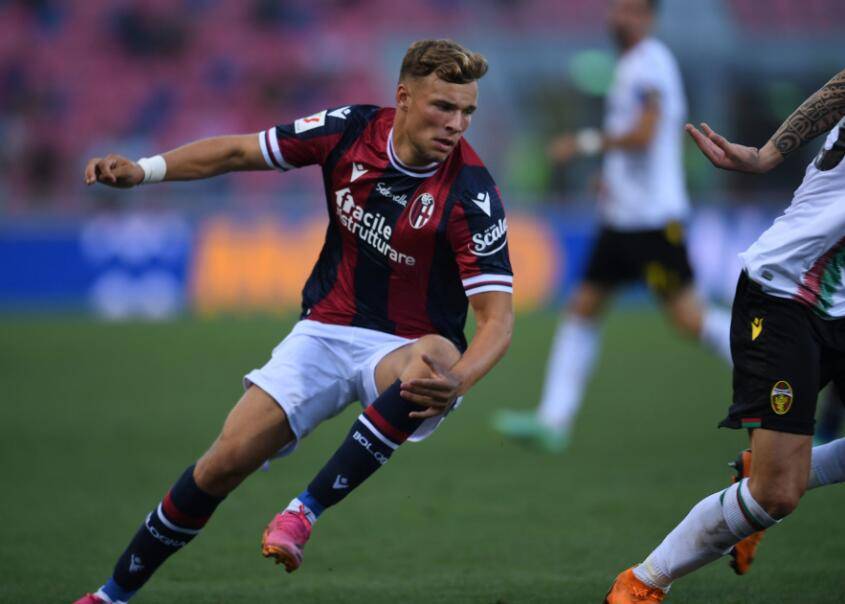 包含萨索洛客场大胜，球队新援表现抢眼收获关注的词条