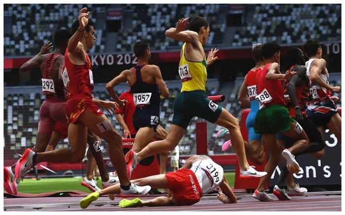 激烈较量即将展开，球员们用汗水和努力谱写传奇的简单介绍