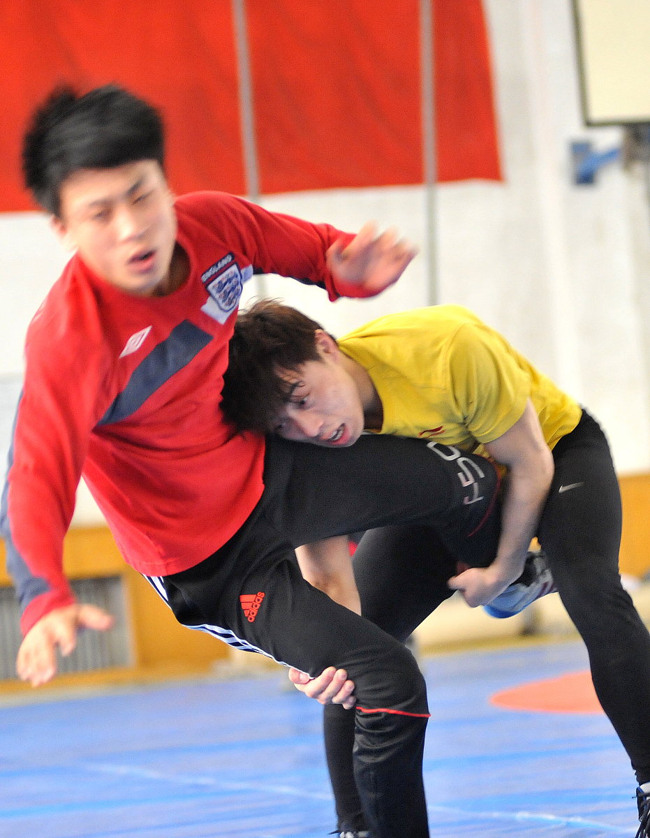 关于热血沸腾的比赛中，球员们展现出众才艺的信息