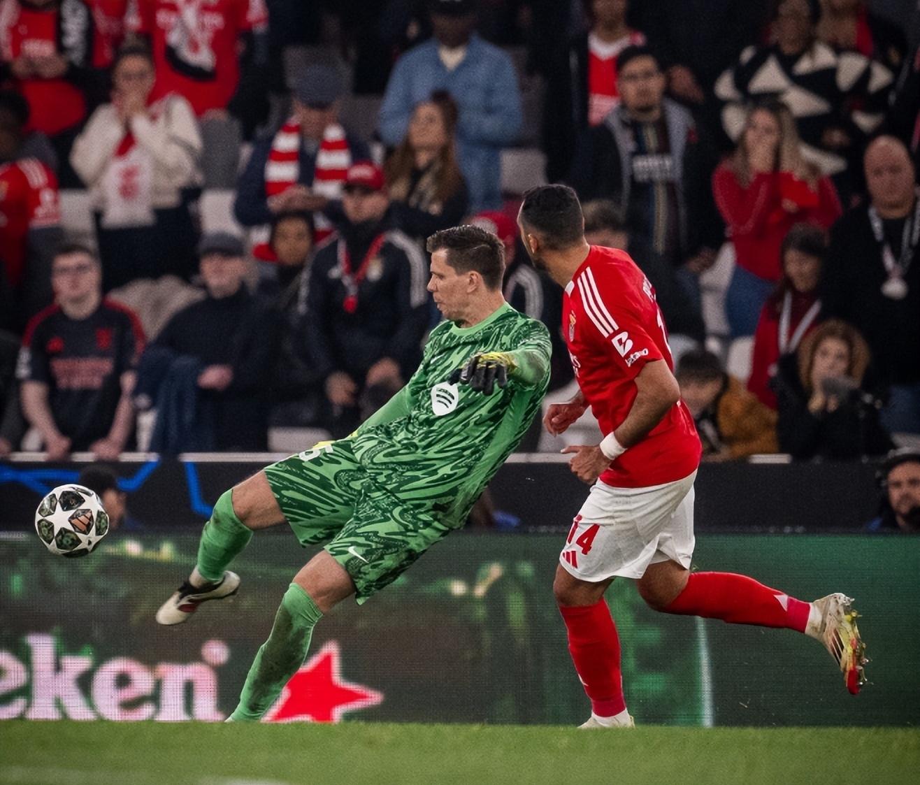 纠结的足球比赛场面激动人心，谁能脱颖而出