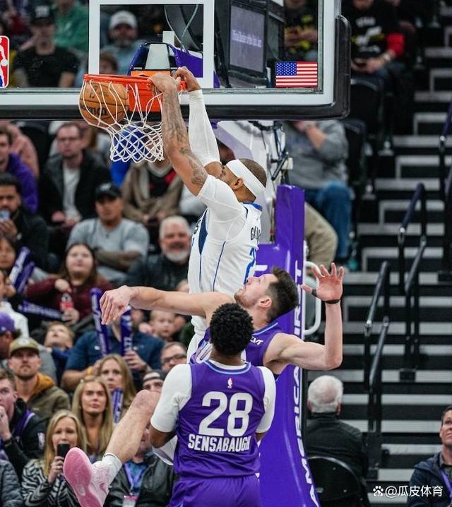 开拓者客场惊险战胜爵士