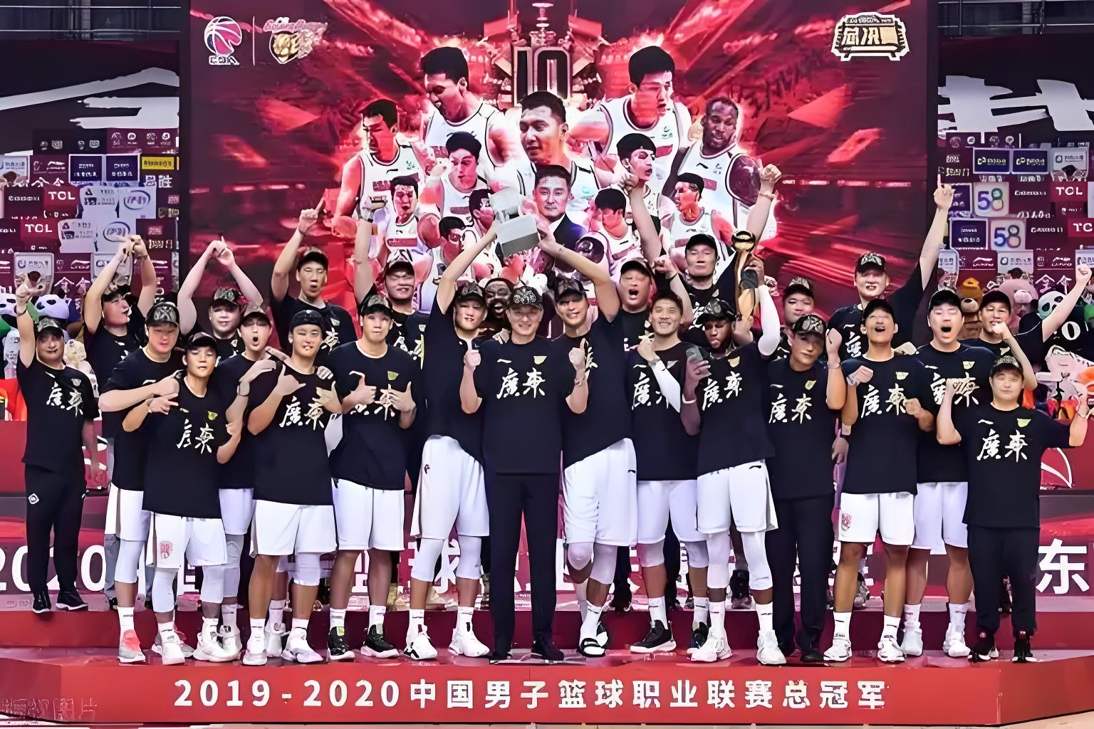 包含篮球赛火爆进行,广东宏远队迎难而上的词条 包含篮球赛火爆进行,广东宏远队迎难而上的词条